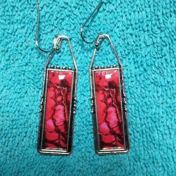 Elegant Red Black Marble and Silver Wire Dangle Earrings - Picture 1 of 3